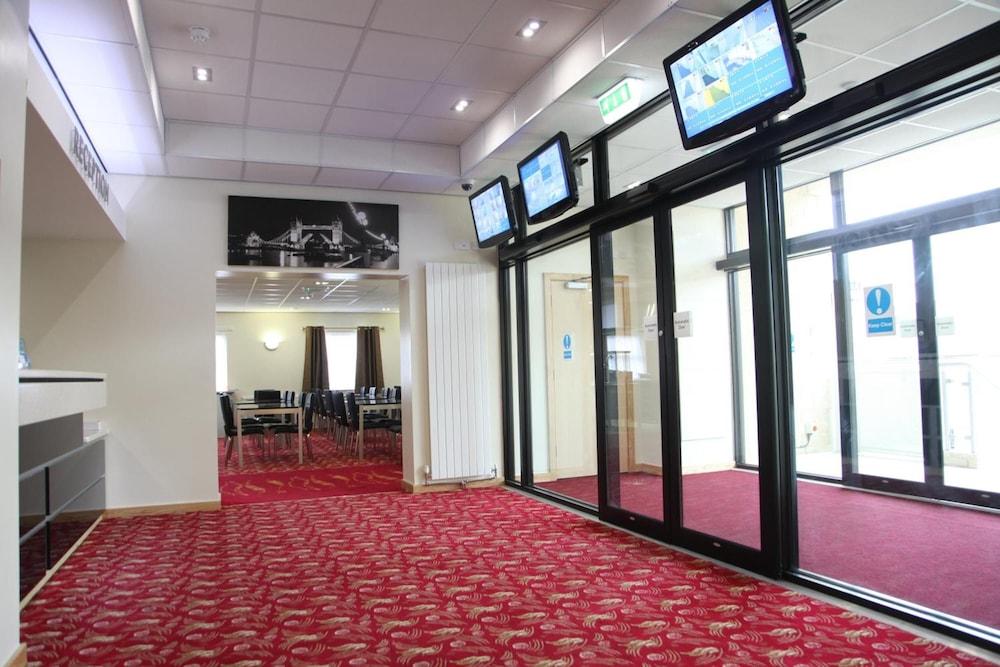 Cambridge Hotel Huddersfield Exterior foto