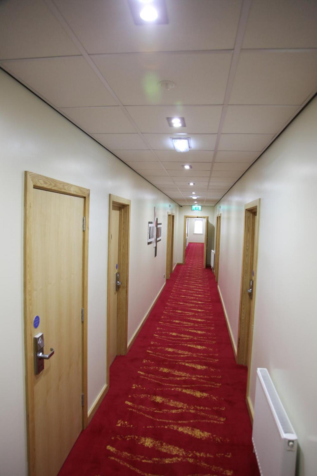 Cambridge Hotel Huddersfield Exterior foto