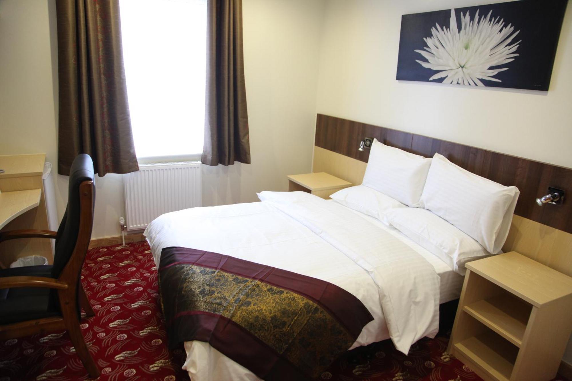 Cambridge Hotel Huddersfield Exterior foto