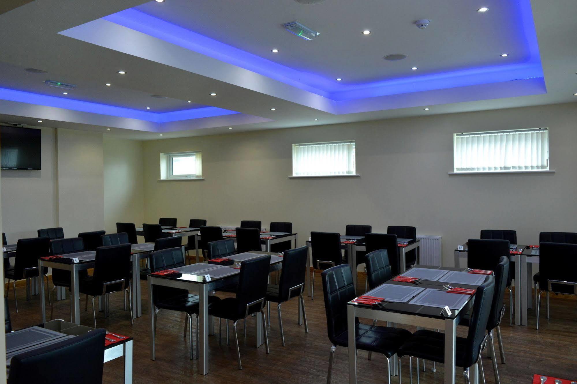 Cambridge Hotel Huddersfield Exterior foto
